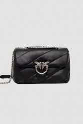 PINKO Czarna listonoszka ze srebrnymi okuciami damska Love Puff Classic. Czarne listonoszki damskie Pinko, bez wzorów, bez dodatków. W wyprzedaży za 1,499.99 zł.