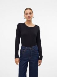 Vero Moda Sweter w kolorze czarnym rozmiar: M. Czarne swetry klasyczne damskie Vero Moda, m, bez kołnierzyka. Za 107.95 zł.