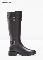 Kozaki skórzane. Czarne kozaki damskie bonprix, bez obcasa, bez zapięcia. Za 389.99 zł.