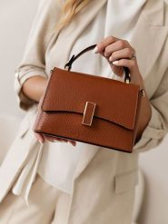 Lia Biassoni Skórzana torebka "Fegana" w kolorze jasnobrązowym - 20 x 14 x 8 cm rozmiar: onesize. Brązowe torebki klasyczne damskie Lia Biassoni, z materiału, przez ramię, bez dodatków. Za 217.99 zł.