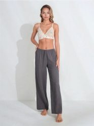 Muślinowe spodnie piżamowe - szary. Szare piżamy damskie Sinsay, bez wzorów, bez ramiączek. Za 29.99 zł.