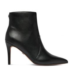 Botki Nine West. Czarne botki damskie Nine West, bez obcasa, na szpilce, bez zapięcia. Za 279.99 zł.