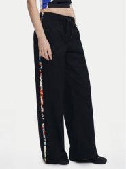 Desigual Spodnie materiałowe Paisley 25SWPW19 Czarny Regular Fit. Czarne spodnie materiałowe damskie Desigual, bez wzorów, z bawełny. Za 309.99 zł.