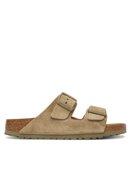 Birkenstock Klapki Arizona 1032061 Khaki. Brązowe klapki damskie Birkenstock, bez wzorów, ze skóry, bez obcasa, bez zapięcia. Za 509.99 zł.