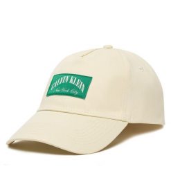 Czapka z daszkiem Calvin Klein. Brązowe czapki z daszkiem damskie Calvin Klein, bez wzorów. Za 169.99 zł.