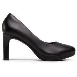 Czółenka Clarks. Czarne czółenka damskie Clarks, bez wzorów, bez obcasa. Za 319.99 zł.