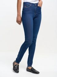 Jeansy damskie skinny z wysokim stanem granatowe Clara 658. Niebieskie jeansy damskie Big Star, bez wzorów, z jeansu, z podwyższonym stanem. W wyprzedaży za 229.99 zł.