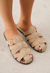 Beżowe Klapki Gladiatorki z Ozdobną Sprzączką Lusanatia. Brązowe klapki damskie Renee, bez wzorów, bez obcasa, na płaskiej podeszwie, bez zapięcia. Za 79.99 zł.