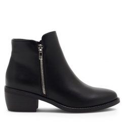 Botki Jenny Fairy. Czarne botki damskie Jenny Fairy, bez obcasa, na słupku, bez zapięcia. Za 139.99 zł.