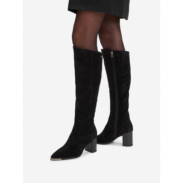 Kozaki MEXX. Czarne kozaki damskie Mexx, bez obcasa, na słupku, bez zapięcia. Za 629.99 zł.