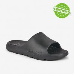 Klapki damskie Coqui Lou. Czarne klapki damskie Coqui, bez wzorów, bez obcasa, na płaskiej podeszwie, bez zapięcia. Za 121.99 zł.