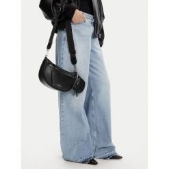 Torebka JENNY. Czarne listonoszki damskie Jenny, bez wzorów, bez dodatków. Za 129.99 zł.