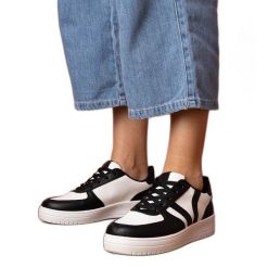 Czarne sneakersy trampki zdobione brokatem. Czarne trampki damskie z aplikacjami, z gumy, bez zapięcia. Za 84.78 zł.