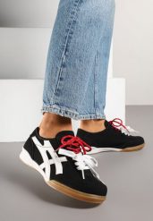 Czarne Sneakersy z Podwójnym Wiązaniem Ozdobione Paskami Varozi. Czarne obuwie sportowe damskie Born2be, z jeansu, bez zapięcia. Za 84.99 zł.