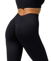 Legginsy treningowe damskie Carpatree Elite. Czarne legginsy sportowe damskie Carpatree, s, bez wzorów, z dzianiny, z podwyższonym stanem, na fitness i siłownię. Za 150.99 zł.