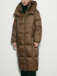 Puchowy płaszcz z kapturem - brązowy. Brązowe płaszcze damskie Reserved, l, bez wzorów, z puchu, z kapturem. Za 599.99 zł.