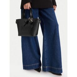 Torebka Nine West. Czarne torebki klasyczne damskie Nine West, bez dodatków. Za 329.99 zł.