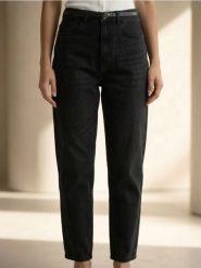 Jeansy balloon high waist z paskiem - czarny. Czarne jeansy damskie Sinsay, z podwyższonym stanem. Za 69.99 zł.