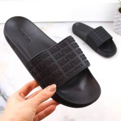 Klapki damskie basenowe plażowe czarne Big Star LL274A147. Czarne klapki damskie Big Star, bez wzorów, z materiału, bez obcasa, bez zapięcia. Za 59.99 zł.