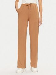Guess Spodnie dresowe V5RB19 KCOB2 Brązowy Regular Fit. Brązowe spodnie dresowe damskie Guess, m, z aplikacjami, z dresówki. Za 179.99 zł.