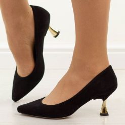 Czarne zamszowe skórzane Polskie szpilki damskie Prestige 2111. Czarne szpilki damskie Prestige, bez wzorów, ze skóry, bez obcasa, na obcasie, bez zapięcia. Za 429.00 zł.