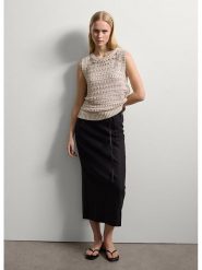 STEFANEL Bezrękawnik w kolorze kremowym rozmiar: M. Brązowe swetry klasyczne damskie Stefanel, m, bez kołnierzyka. Za 304.99 zł.