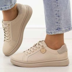 Beżowe skórzane półbuty damskie Filippo Dp6860/26. Brązowe półbuty damskie Filippo, na jesień, z aplikacjami, z jeansu, bez obcasa, na płaskiej podeszwie, bez zapięcia. Za 239.00 zł.