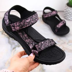 Sandały damskie sportowe na rzepy czarne News 5630. Czarne sandały damskie NEWS, bez wzorów, z materiału, bez obcasa, bez zapięcia. Za 139.99 zł.