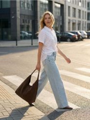 Wiskozowa koszula z ozdobnymi guzikami - Inny. Koszule damskie Sinsay, l, bez wzorów, z wiskozy, bez kołnierzyka, bez ramiączek. Za 25.99 zł.