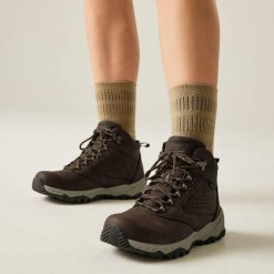 Damskie wodoodporne buty trekkingowe Amble. Brązowe obuwie trekkingowe damskie Regatta, z materiału, bez zapięcia. Za 323.55 zł.