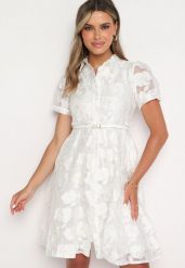 Biała Sukienka Koktajlowa o Koszulowym Kroju na Guziki z Paskiem z Perełką Vimari. Białe sukienki damskie Born2be, bez wzorów, eleganckie, bez ramiączek. Za 239.99 zł.