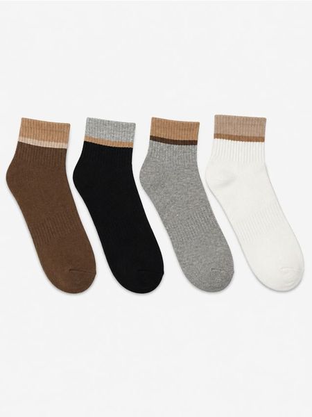 Skarpetki z bawełną 4 pack - wielobarwny. Skarpetki damskie Sinsay, bez wzorów, z bawełny. Za 17.99 zł.