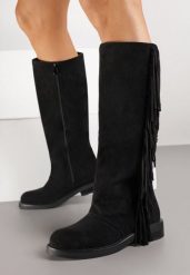 Czarne Kozaki z Imitacji Zamszu w Estetyce Boho Zdobione Frędzlami Vemarose. Czarne kozaki damskie Renee, bez obcasa, na płaskiej podeszwie, bez zapięcia. Za 159.99 zł.