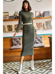 Olalook Sukienka dzianinowa w kolorze khaki rozmiar: onesize. Brązowe sukienki damskie Olalook, bez wzorów, z dzianiny, bez ramiączek. Za 52.67 zł.