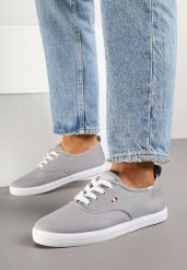 Jasnoszare Tenisówki Vices w Klasycznym Stylu Gallriva. Szare obuwie sportowe damskie Born2be, na lato, bez zapięcia, tenisowe. Za 59.99 zł.