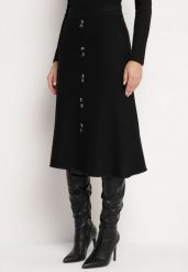 Czarna Rozkloszowana Spódnica z Wełną Ozdobiona Guzikami Milezi. Czarne spódnice damskie Born2be, do pracy, m, bez wzorów, z dzianiny, biznesowe, midi. Za 59.99 zł.