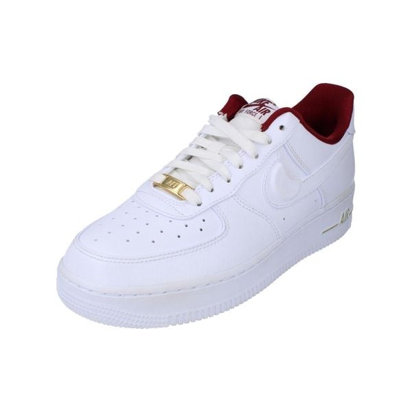 Buty Sportowe Damskie Nike Air Force 1 '07. Białe obuwie sportowe casual damskie Nike, trekkingowe, Nike Air Force. Za 541.20 zł.