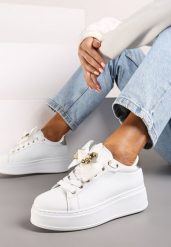 Biało-Złote Sneakersy na Platformie z Kokardką i Broszką Grivia. Białe obuwie sportowe damskie Born2be, z jeansu, bez zapięcia. Za 84.99 zł.