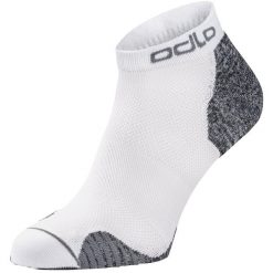 Skarpety do biegania krótkie dla dorosłych Odlo Socks Ceramicool RUN 2pack. Białe skarpetki damskie ODLO, bez wzorów, z materiału. Za 131.30 zł.