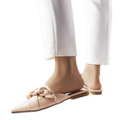 Beżowe eleganckie klapki z łańcuchem Patenaude beżowy. Brązowe klapki damskie bez wzorów, ze skóry, ze szpiczastym noskiem, bez obcasa, na płaskiej podeszwie, bez zapięcia. Za 73.16 zł.