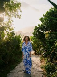 Koszula z wiskozą - niebieski. Niebieskie koszule damskie Reserved, l, bez wzorów, z tkaniny, bez kołnierzyka, bez ramiączek. W wyprzedaży za 29.99 zł.