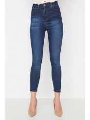 Trendyol Dżinsy - Skinny fit - w kolorze granatowym rozmiar: 34. Niebieskie jeansy damskie Trendyol, z podwyższonym stanem. Za 39.99 zł.