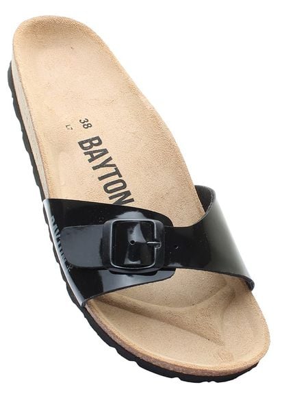 BAYTON Klapki "Zephyr" w kolorze czarnym rozmiar: 37. Czarne klapki damskie Bayton, bez wzorów, z otwartym noskiem, bez obcasa, bez zapięcia. Za 159.95 zł.