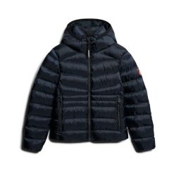 Damska ocieplana kurtka puchowa Superdry Fuji Quilt. Niebieskie kurtki damskie Superdry, bez wzorów, z puchu, bez kaptura. W wyprzedaży za 409.70 zł.