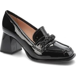 Czarne Półbuty Simen Eleganckie Skórzane Buty Na Obcasie. Czarne półbuty damskie Simen, bez wzorów, ze skóry, bez obcasa, na obcasie, bez zapięcia. Za 329.00 zł.