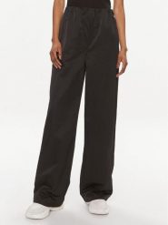 Calvin Klein Jeans Spodnie materiałowe Soft Crinkle J20J223122 Czarny Relaxed Fit. Czarne spodnie materiałowe damskie Calvin Klein Jeans, bez wzorów, z jeansu. Za 399.99 zł.