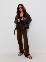 Jeansy straight wide leg z wysokim stanem - brązowy. Brązowe jeansy damskie Sinsay, z podwyższonym stanem. Za 59.99 zł.