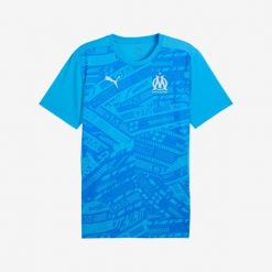 Koszulka piłkarska przedmeczowa Puma Olympique Marsylia 24/25. Bluzki damskie Puma, xl, bez wzorów, z materiału, sportowe, bez kołnierzyka, bez ramiączek. W wyprzedaży za 249.99 zł.