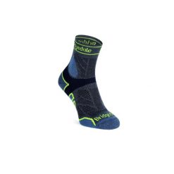 Skarpety biegowe Bridgedale Ultra Lt T2 Merino Sport 3/4 Crew. Niebieskie skarpetki damskie Bridgedale, bez wzorów. Za 95.24 zł.