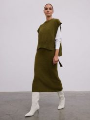 BGN Sweter w kolorze khaki rozmiar: 34. Brązowe swetry klasyczne damskie BGN, bez kołnierzyka. Za 108.99 zł.
